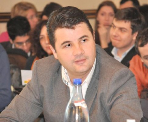 Roman: Firmele municipalităţii sunt în faliment şi Mazăre crede că poate administra Portul?